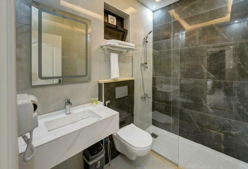اتاق استاندارد چهار تخته, Three Palms Suites