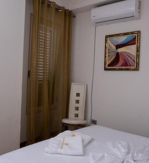 带阳台的豪华间, Albjona Guesthouse