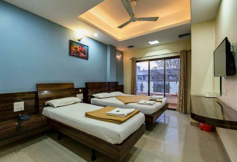 Трехместный Номер Superior, Radhakrishna Couple Friendly
