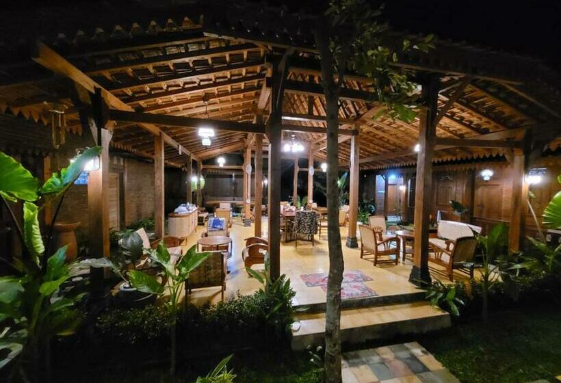 Номер Deluxe, La Tavisa Hotel Borobudur