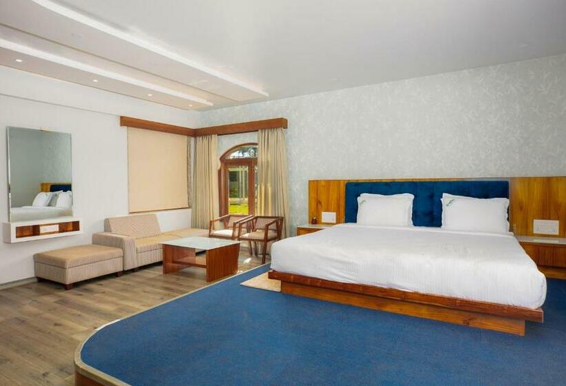 Люкс Премиум, Urmilaa Green County Resort 35 Km From Kolhapur