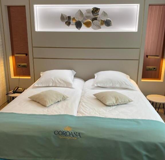 اتاق لوکس, Coroana