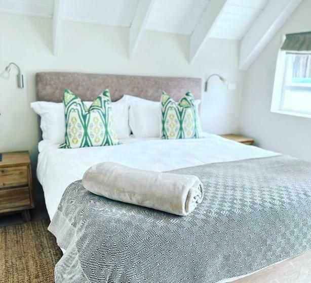 Номер Стандарт Вид на Бассейн, Adrift Guesthouse St Francis Bay