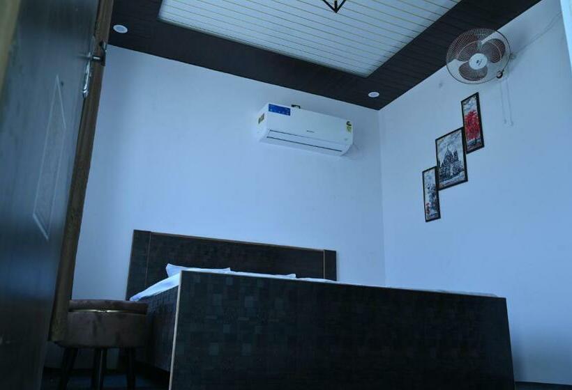 Номер Deluxe с Балконом, Privyrooms