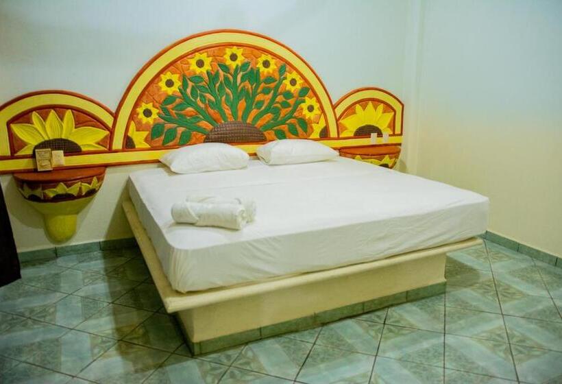 اتاق لوکس سه تخته, Posada Girasol