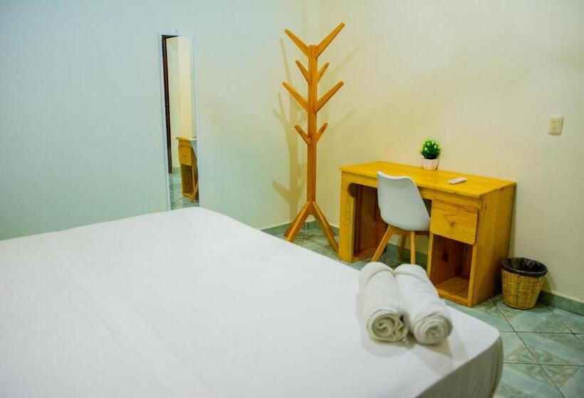 Economy Triple Room, Posada Girasol