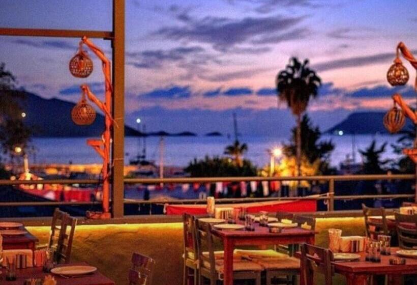 اتاق استاندارد با بالکن و چشم‌انداز دریا, Vera Hotel Kaş
