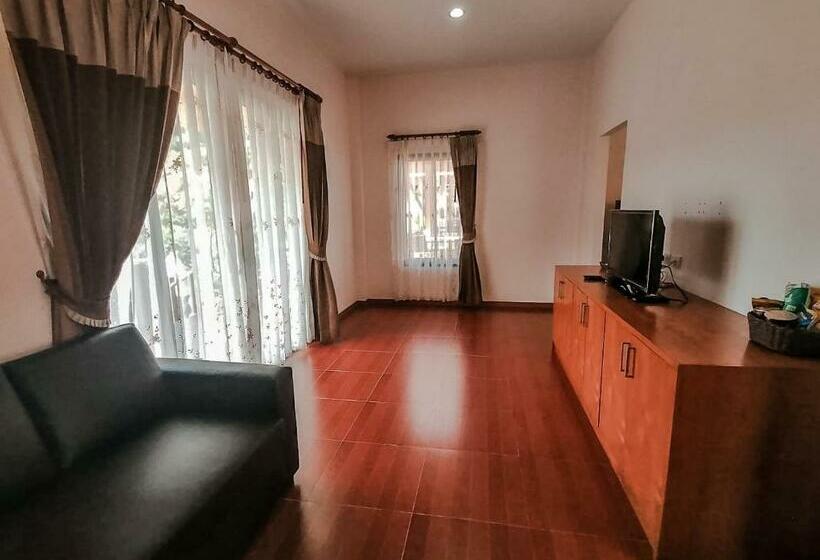Люкс, Chaithalay Khanom Resort