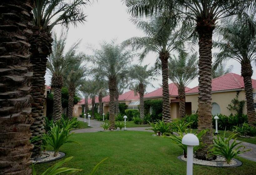 کابین, Albander Hotel & Resort