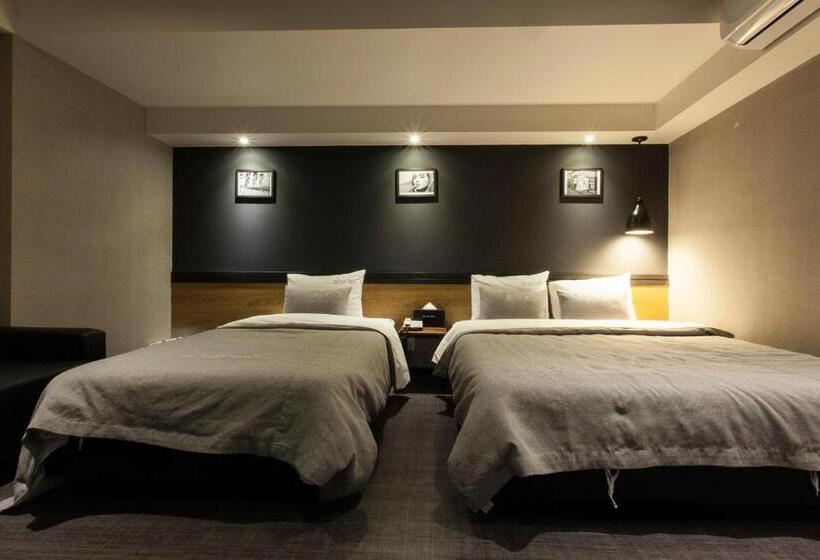 디럭스 룸, The Last Hotel Nampo
