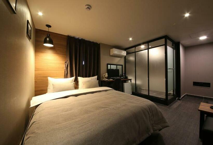 스탠다드 룸, The Last Hotel Nampo