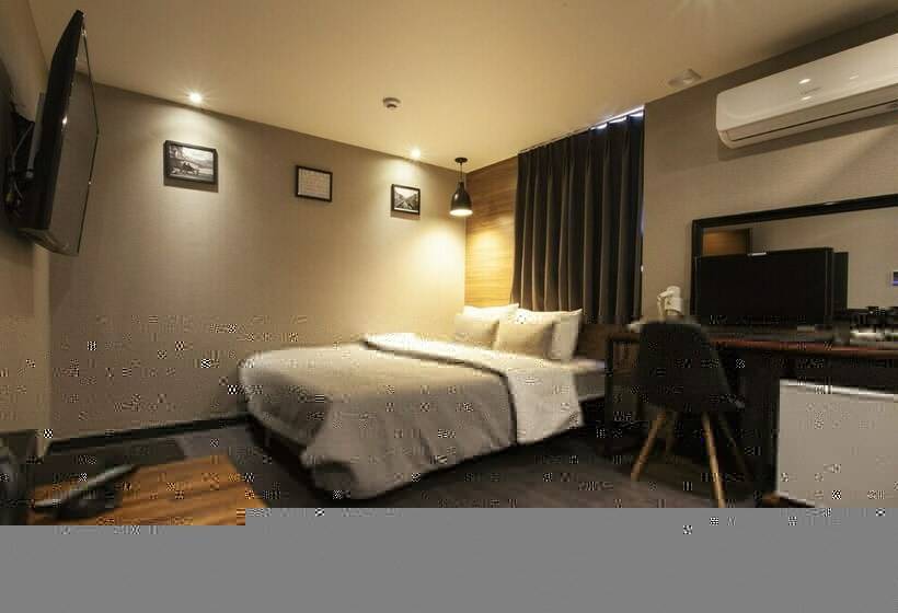 스탠다드 룸, The Last Hotel Nampo