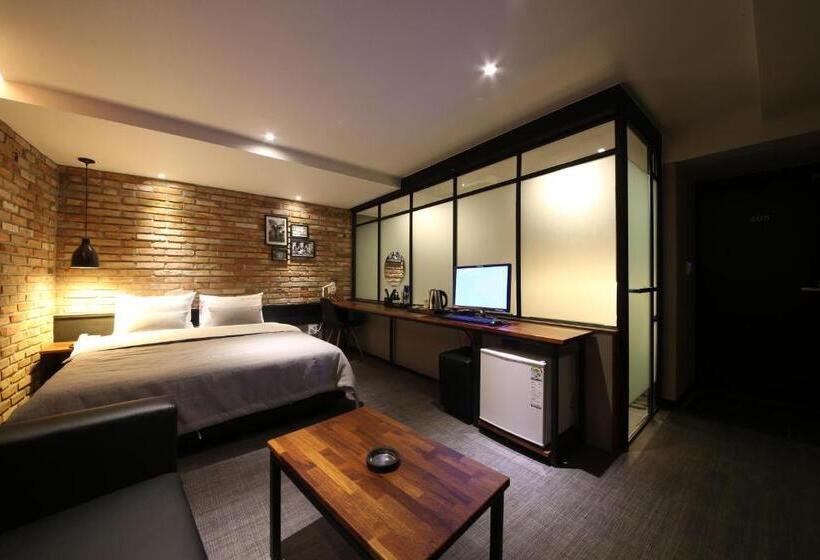 프리미엄 룸, The Last Hotel Nampo