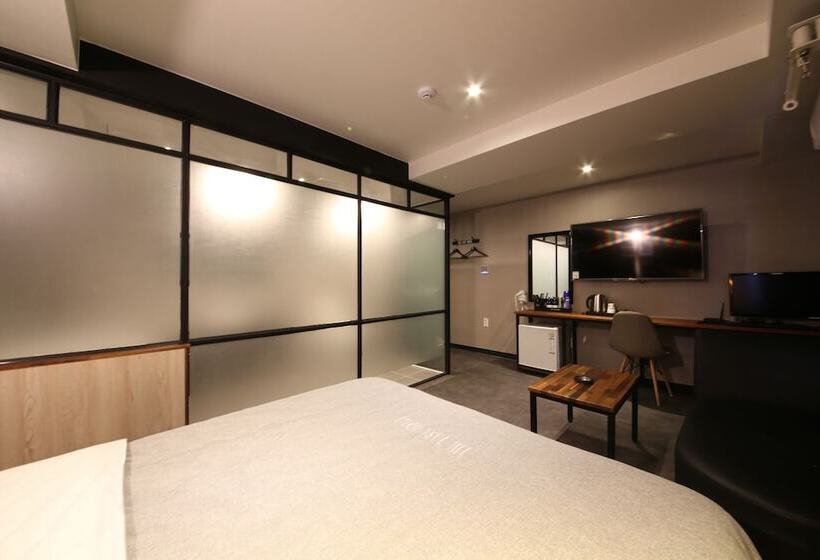 프리미엄 룸, The Last Hotel Nampo