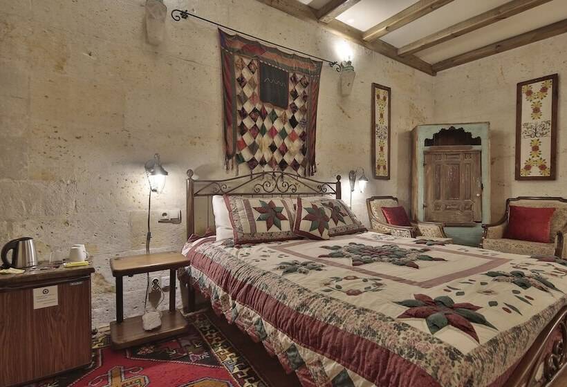 اتاق لوکس با بالکن, Vista Cave