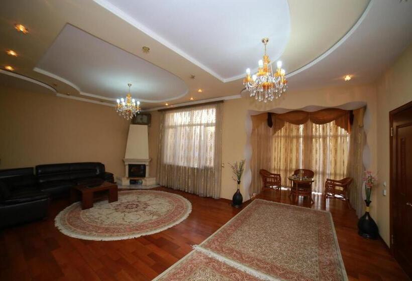 اتاق سوپریور با تخت بزرگ, Hello Dushanbe Hostel
