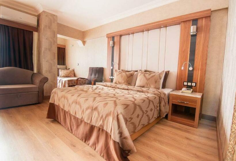 Номер Стандарт с Балконом Вид на Сад, Laur Hotels Experience & Elegance
