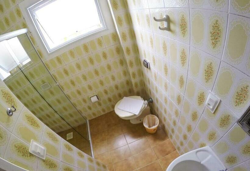 اتاق استاندارد سه نفره, Gentil