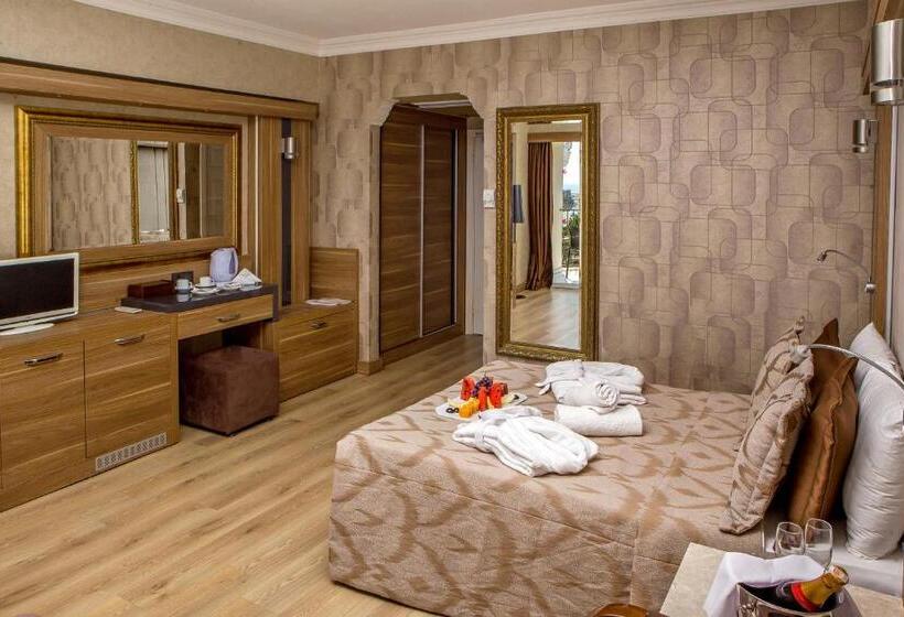 Семейный Номер Вид на Сад, Laur Hotels Experience & Elegance