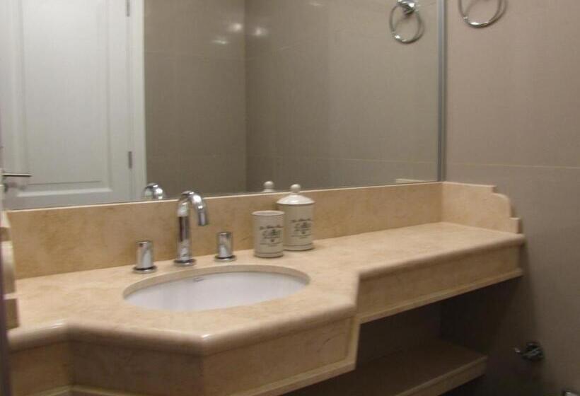 Estudio Economy, Solanas Green Park & Crystal Beach