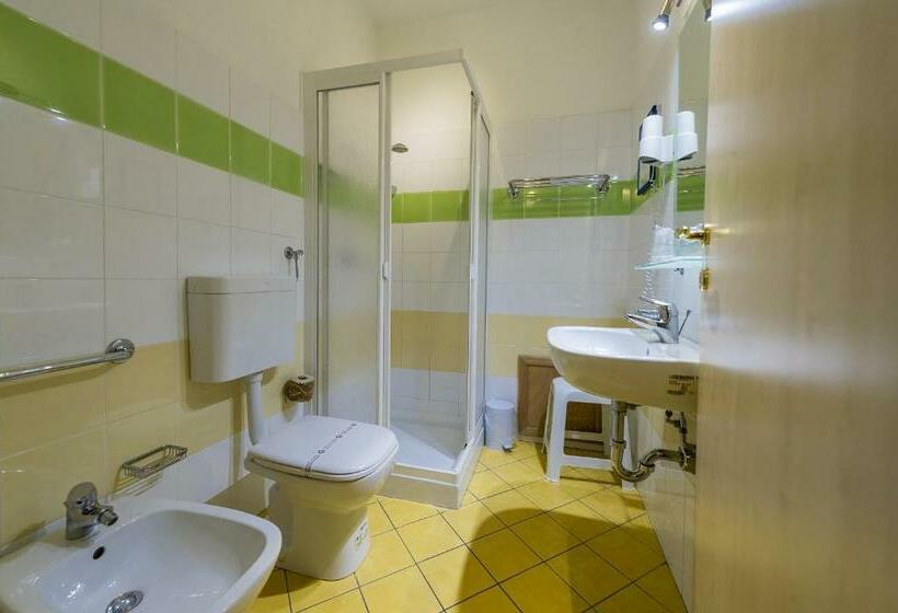 Четырехместный Номер Стандарт с Балконом, Badia Rooms & Breakfast