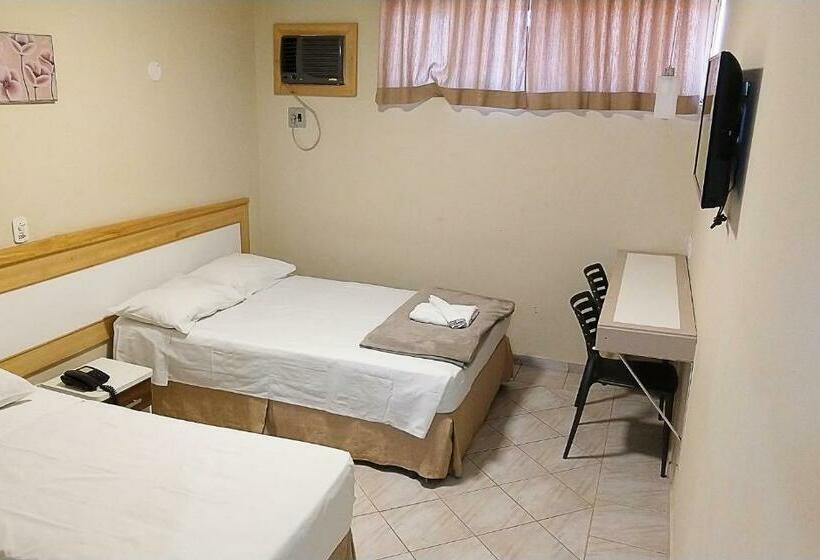 标准三人间, Econotel