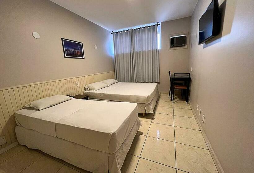 标准三人间, Econotel