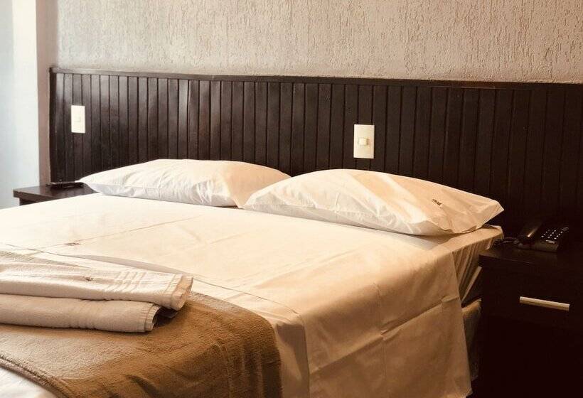 豪华三人间, Econotel