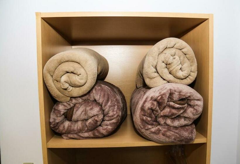 디럭스 4인 룸, Sadas