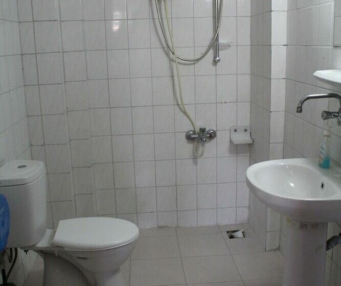 اتاق استاندارد, White City Pension