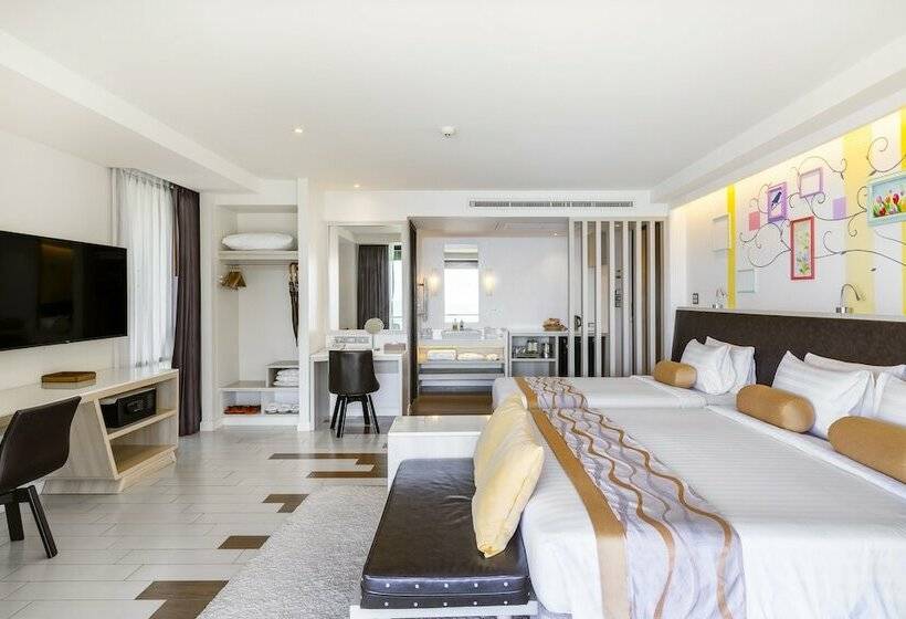 اتاق لوکس, Sand Dunes Chaolao Beach Resort