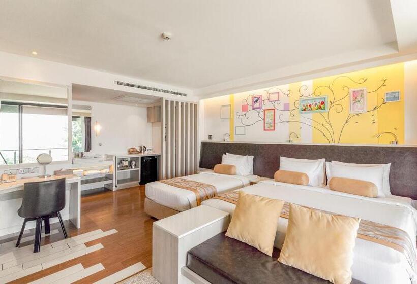 اتاق لوکس با بالکن و چشم‌انداز دریا, Sand Dunes Chaolao Beach Resort