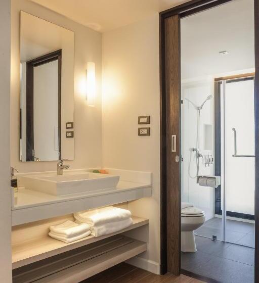 اتاق لوکس, Sand Dunes Chaolao Beach Resort