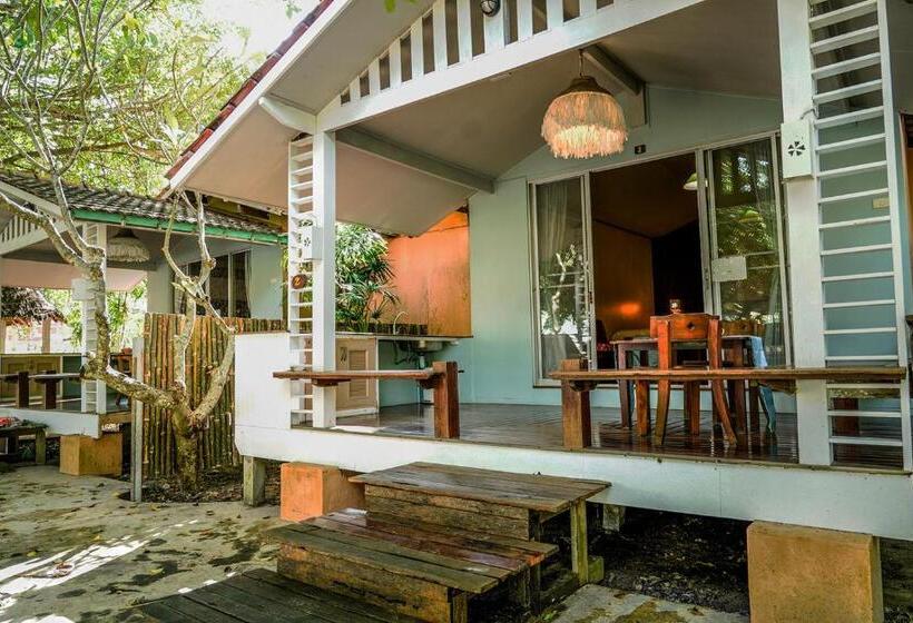 بانگلوی لوکس, Villa Cha Cha Chaolao Beach Resort
