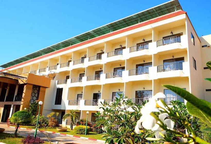 اتاق لوکس با چشم‌انداز دریا, New Travel Beach Hotel & Resort