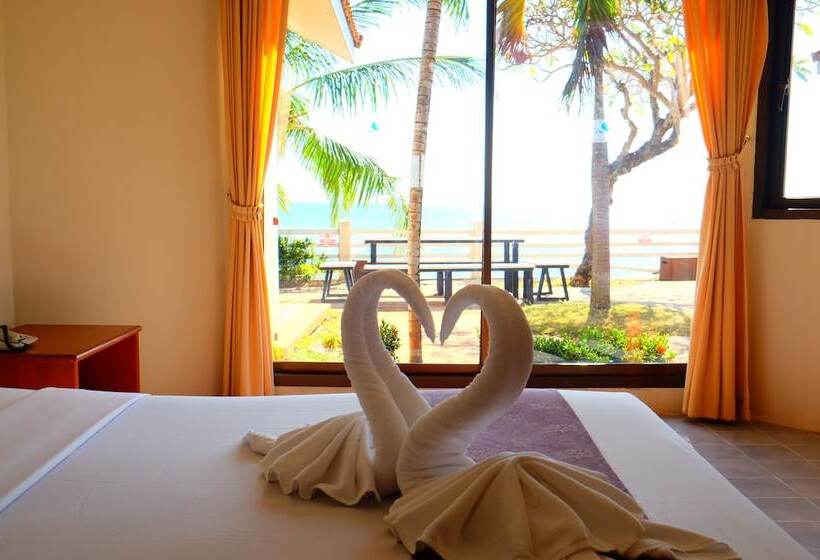 ویلای 3 خوابه, New Travel Beach Hotel & Resort