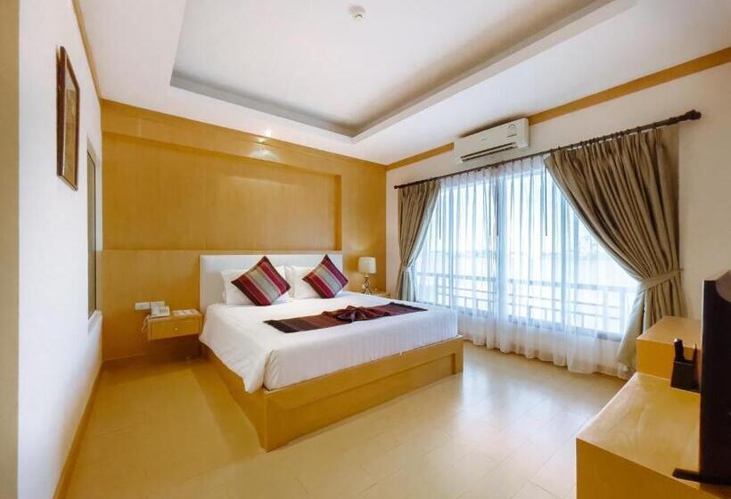 سوییت, Royal Nakhara Hotel And Convention Centre