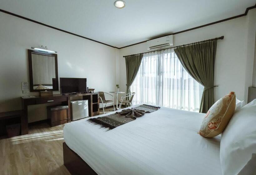 اتاق سوپریور, Royal Nakhara Hotel And Convention Centre