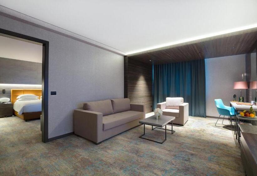 Deluxe Suite, Emerald