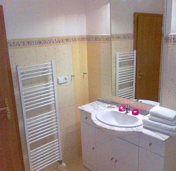 Четырехместный Номер Стандарт, Family Hotel Maxim