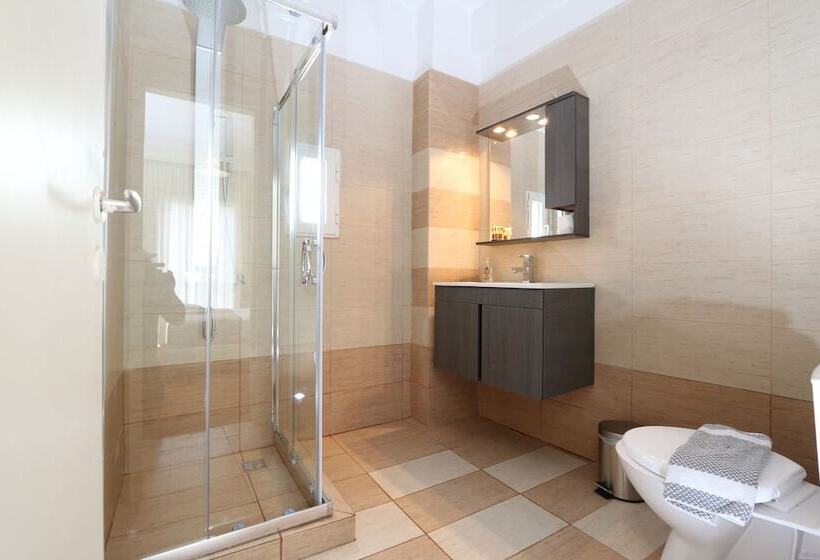 غرفة قياسية رباعية, Athens Delta