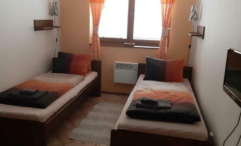 اتاق استاندارد, Penzion A Vinoteka Hrozen