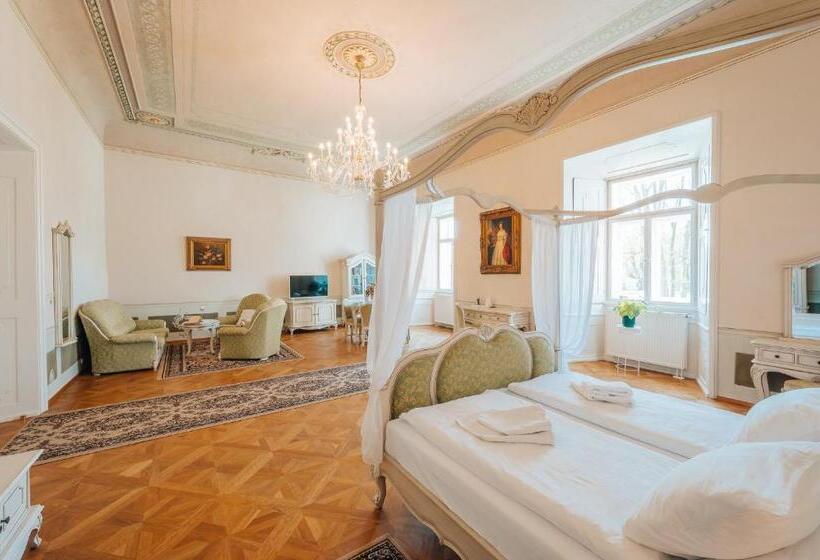 Королевский Номер, Zamek Hradek U Susice