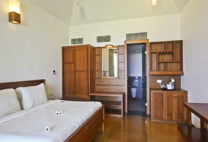 اتاق لوکس با تخت بزرگ, Le Pondy