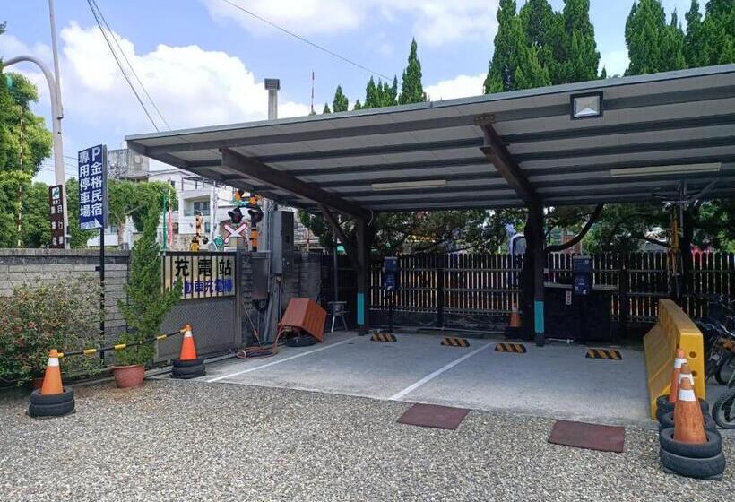 اتاق استاندارد چهارنفره با بالکن, Jinge Guest House 集集金格民宿電動車充電站