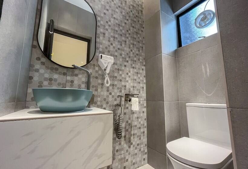 اتاق لوکس خانوادگی, Apple 1 Hotel Queensbay