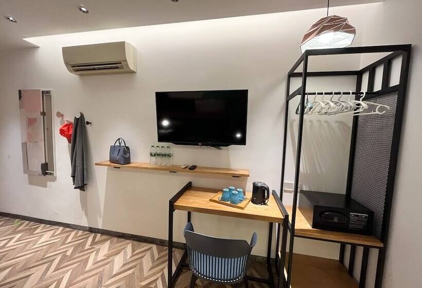 اتاق لوکس خانوادگی, Apple 1 Hotel Queensbay