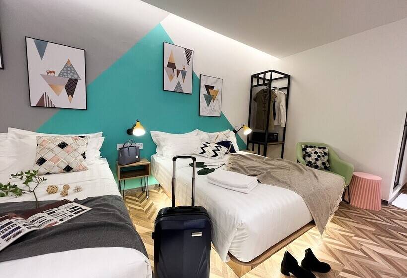 اتاق لوکس خانوادگی, Apple 1 Hotel Queensbay