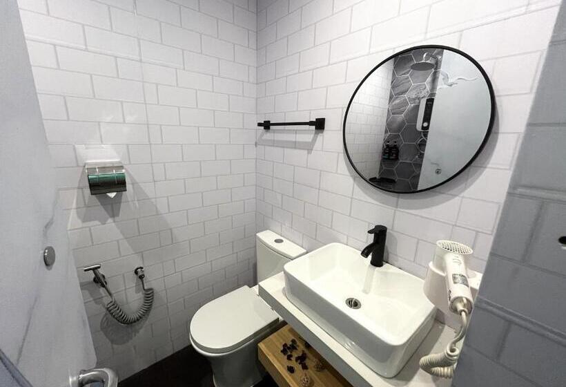 اتاق خانوادگی, Apple 1 Hotel Queensbay