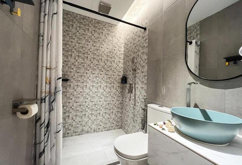 اتاق لوکس خانوادگی, Apple 1 Hotel Queensbay